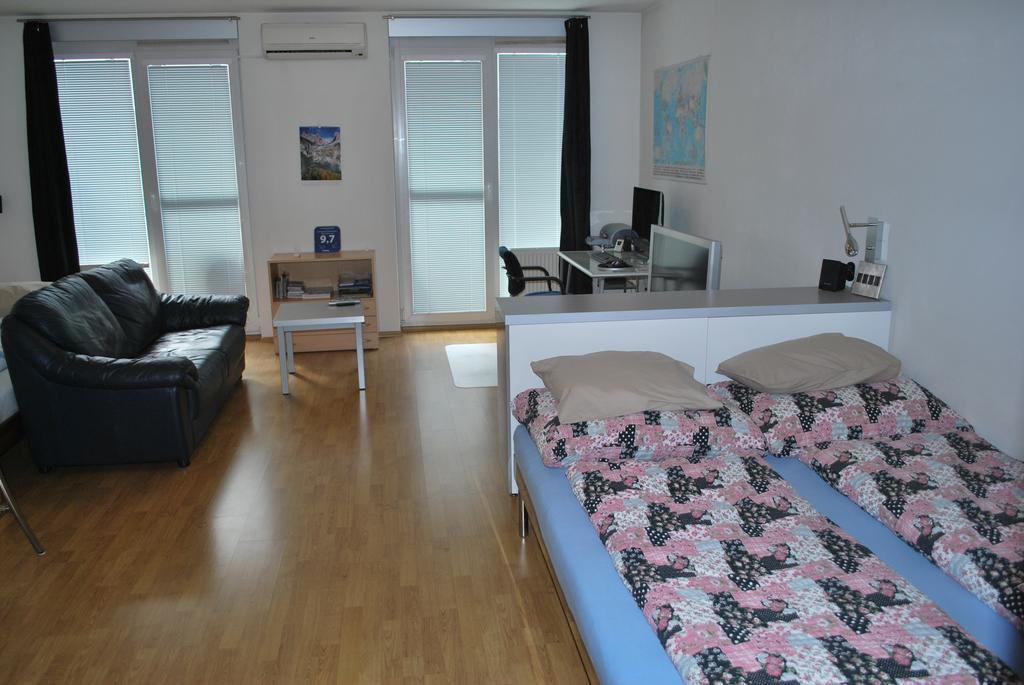 Chotesovska Apartment With Parking Place Prague Chambre photo